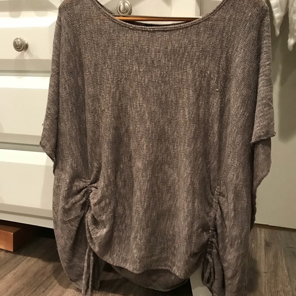 Short sleeve sweater
